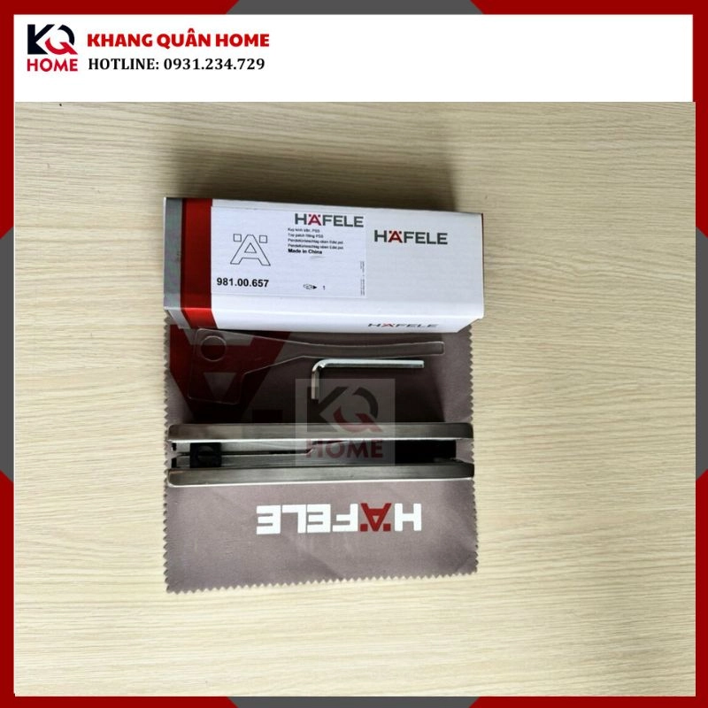 Hình Thực Tế Kẹp Kính Trên Hafele Inox Bóng 981.00.657