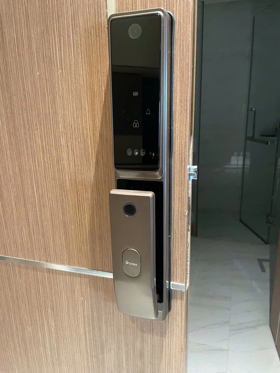 Hình thực tế Khóa Điện Tử Vicode VP-930 Nâu Cafe