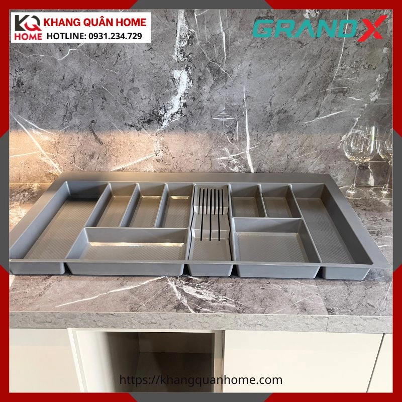HÌNH THỰC TẾ KHAY CHIA MUỖNG NĨA GRANDX 900MM XT.P900