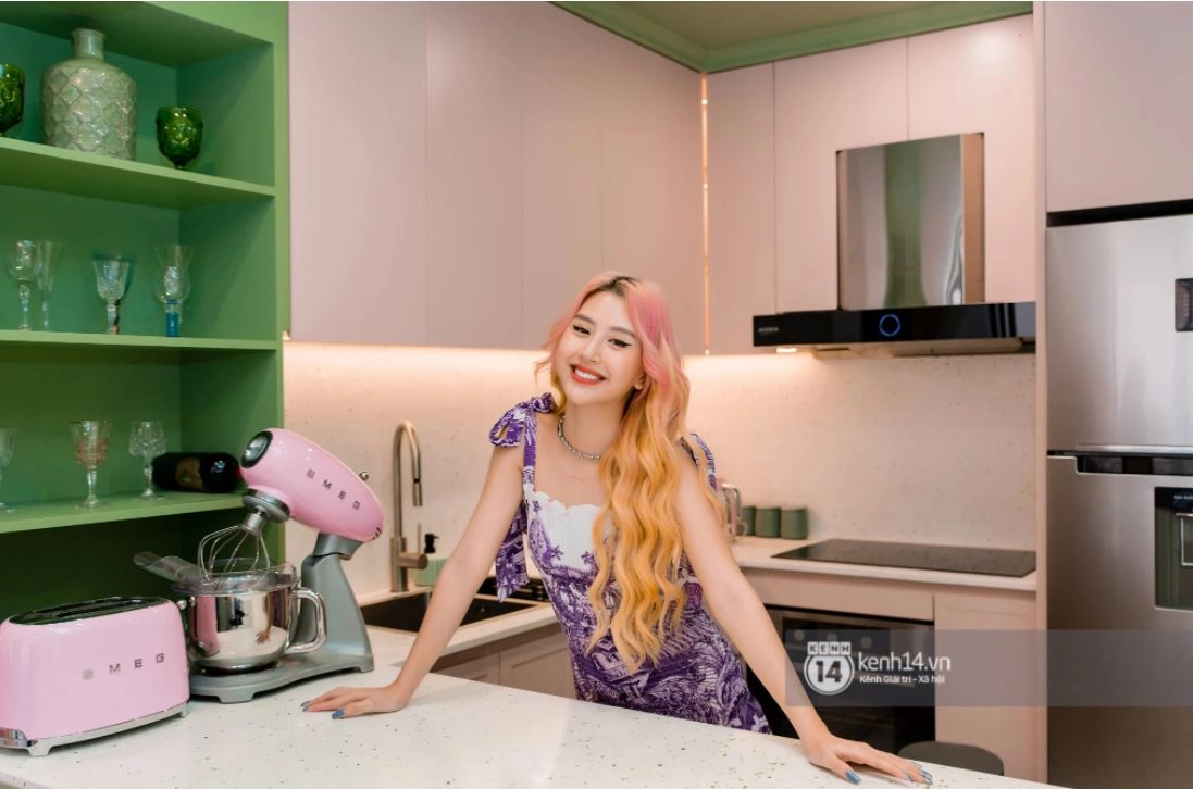 Quỳnh Anh Shin mê mẩn Smeg (nguồn: kenh14)