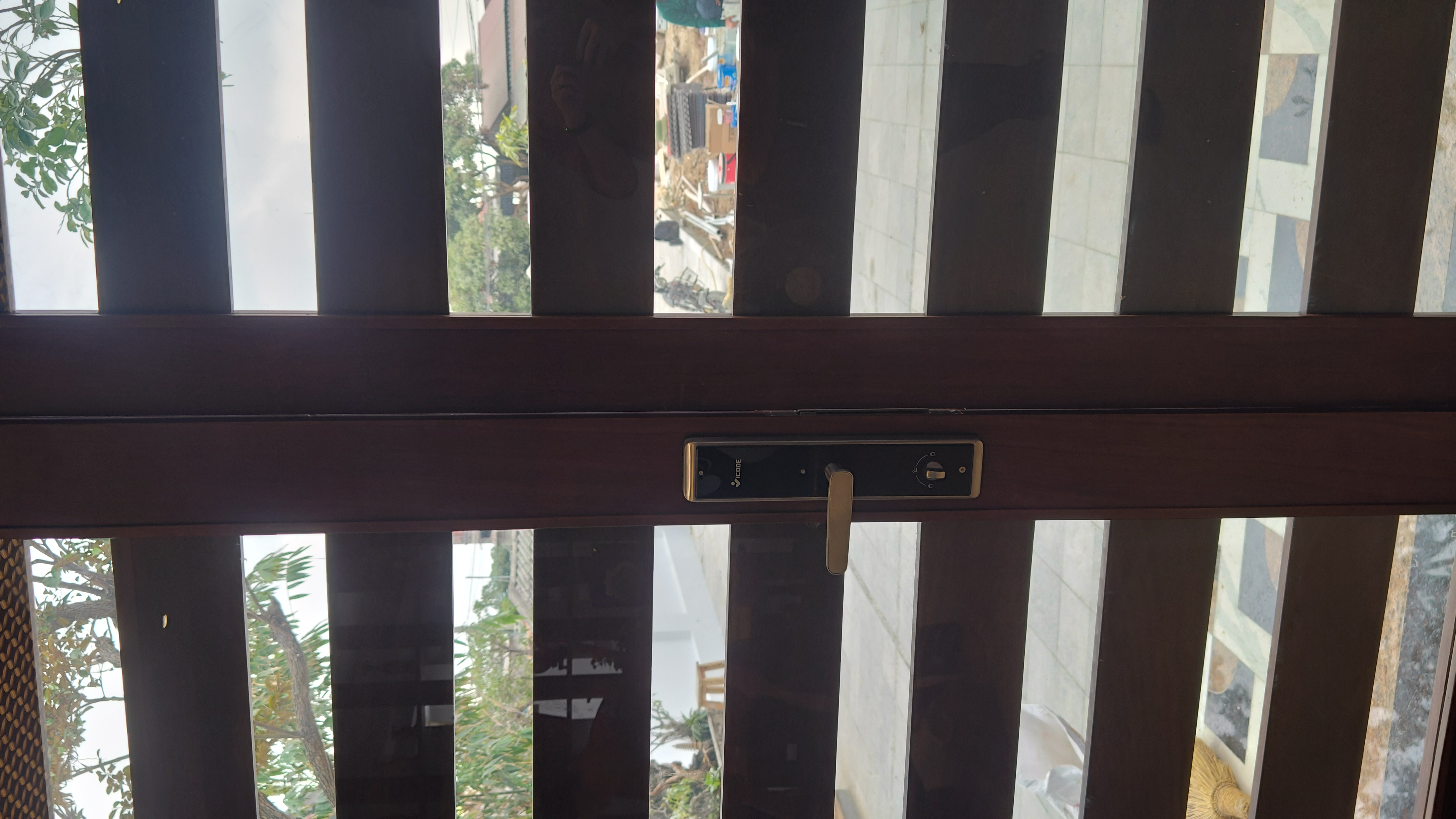Hình thực tế Khóa Điện Tử Vicode VS-610 màu inox